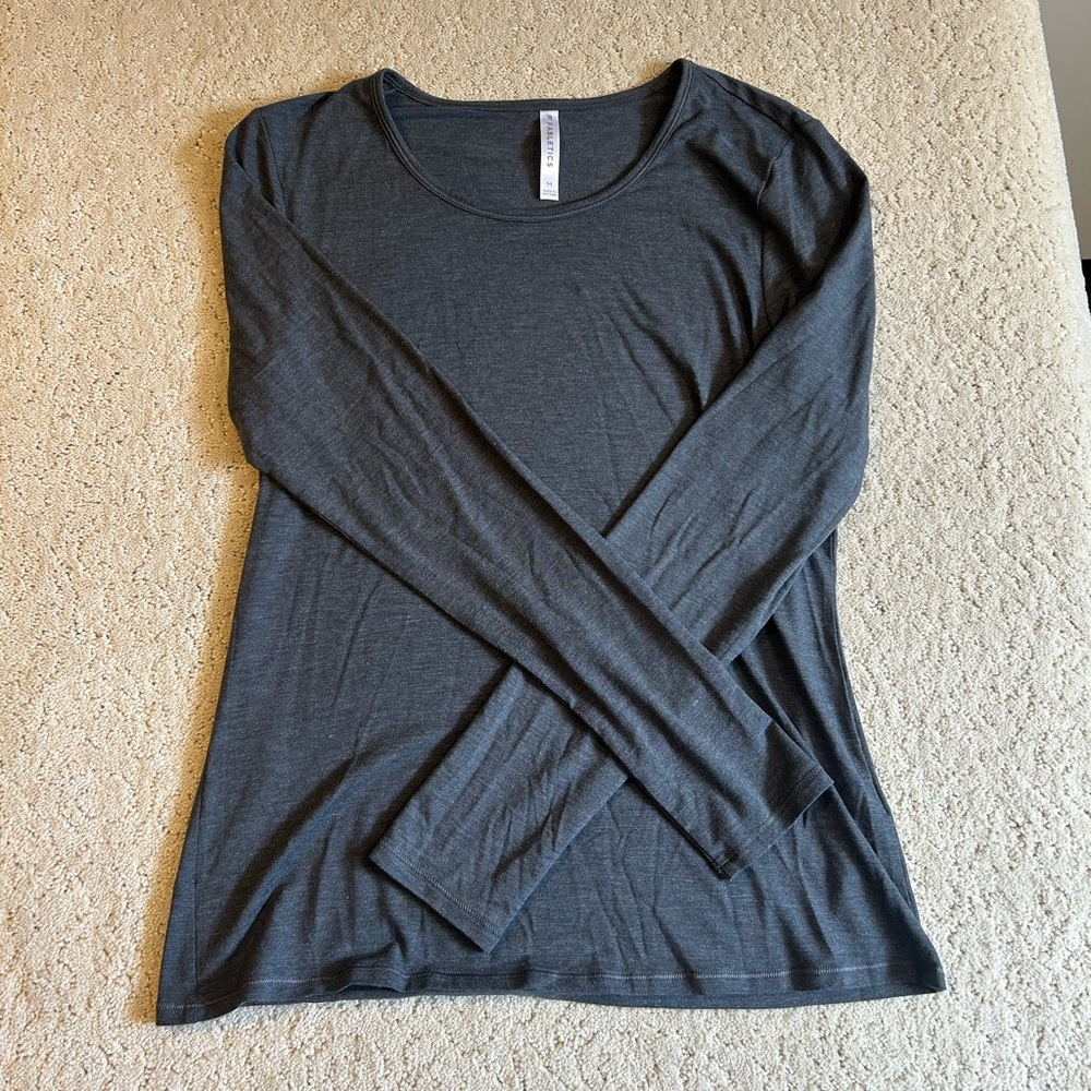 Fabletics Women’s Gray‎ Long Sleeves Lightweight Top Size Medium